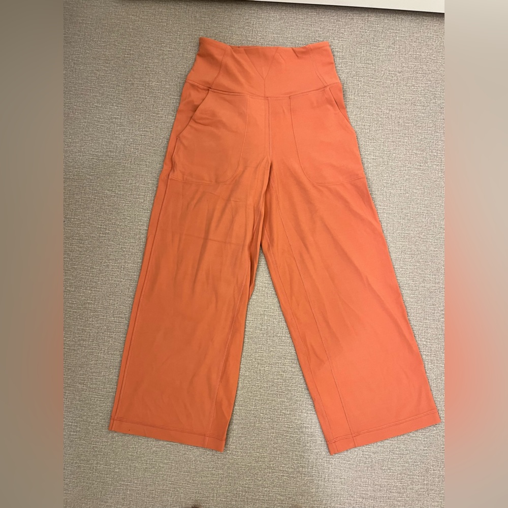 Lululemon coral cropped leggings
